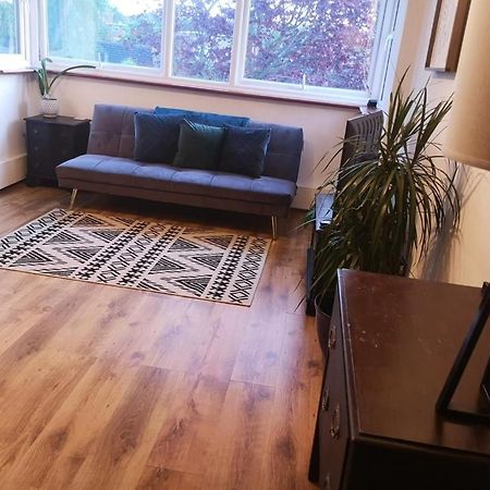 2 Bed Flat, Bounds Green, Piccadilly Line, London N11 ภายนอก รูปภาพ