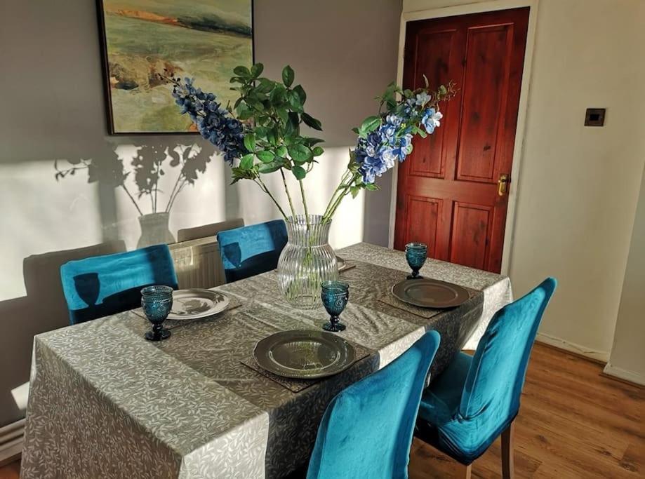 2 Bed Flat, Bounds Green, Piccadilly Line, London N11 ภายนอก รูปภาพ