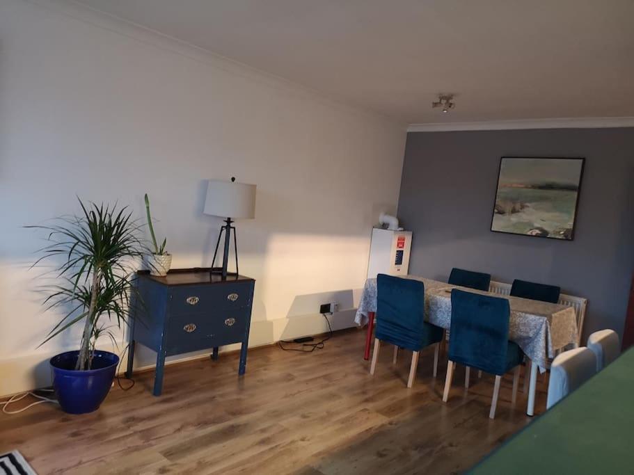 2 Bed Flat, Bounds Green, Piccadilly Line, London N11 ภายนอก รูปภาพ