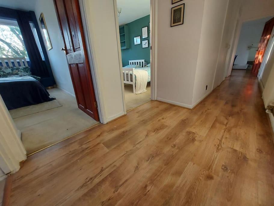 2 Bed Flat, Bounds Green, Piccadilly Line, London N11 ภายนอก รูปภาพ