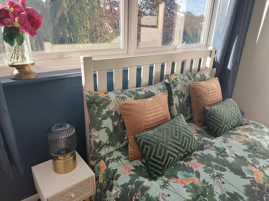 2 Bed Flat, Bounds Green, Piccadilly Line, London N11 ภายนอก รูปภาพ