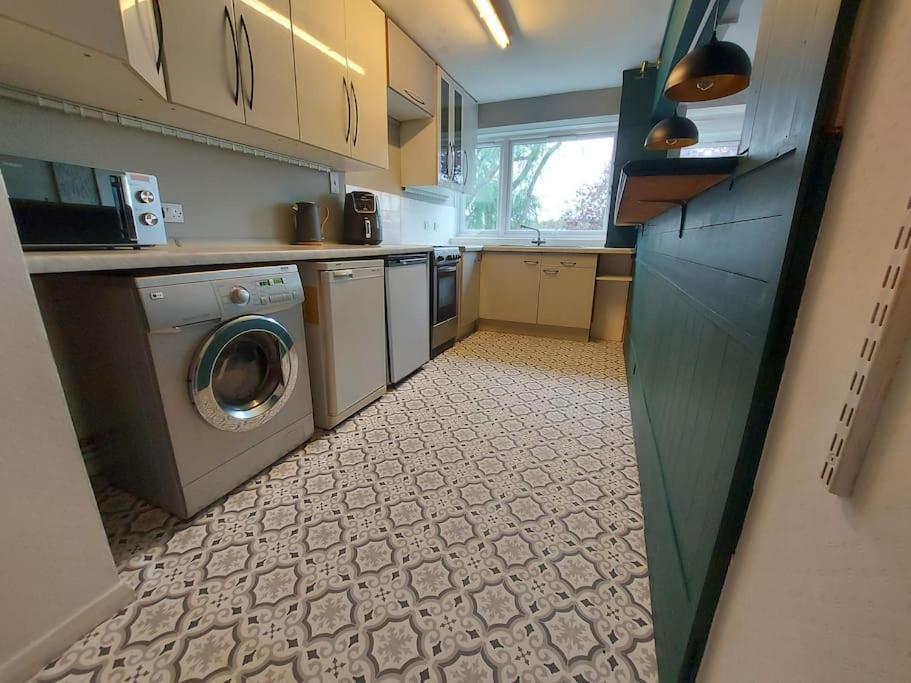 2 Bed Flat, Bounds Green, Piccadilly Line, London N11 ภายนอก รูปภาพ